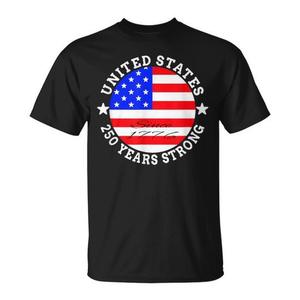 T-shirt con bandiera americana per il 4 luglio, per il 250° anniversario degli Stati Uniti 1776-2026. Celebra l'indipendenza con questa elegante maglietta promozionale. - Product Image 1