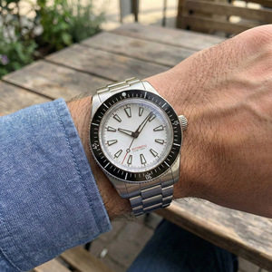 Montre mécanique automatique de luxe Miyota 9015 en acier inoxydable, résistante à l'eau, pour plongeurs, avec logo personnalisé, fabricants - Product Image 2