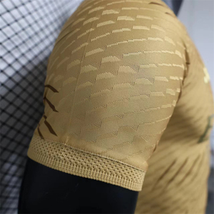 เสื้อฟุตบอลเรอัลมาดริด รุ่นพิเศษ สีทอง ทรงเข้ารูป ระบายอากาศได้ดี สำหรับผู้ชาย - Product Image 5