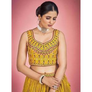 Atractivo Lehenga Choli de Georgette con Bordado de Espejo Color Mostaza con Dupatta para Vestimenta de Boda - Product Image 2