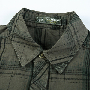 Camisa de franela a cuadros para hombre en tonos caqui y marrones con bolsillos de botón en el pecho y manga larga - Product Image 4