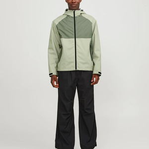 Chaqueta de Senderismo de Alta Calidad, Chaqueta Impermeable de Softshell Aislada, Cortavientos, Chaqueta Táctica - Product Image 3