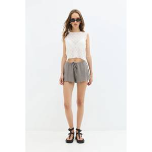 Shorts décontractés confortables pour femmes Mega Merchant, 100% coton avec décoration en dentelle, coupe régulière, shorts de sport avec logo à la taille - Product Image 1