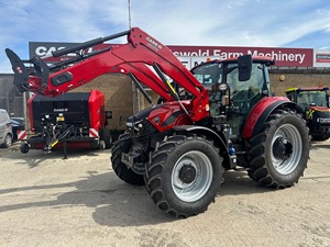 Tractor IH Farmall 120C 4WD de 120HP con Motor FPT y Transmisión Automática, Modelo 2024, con 3 Años de Garantía para la Industria Agrícola - Product Image 1