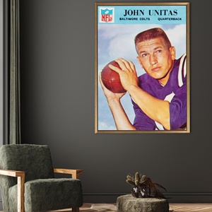 Impresión en lienzo de Johnny Unitas: arte famoso, arte motivacional para pared de gimnasio, con marco dorado - Product Image 1