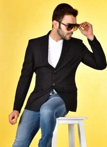 Costume de blazer pour homme noir élégant de qualité d'exportation, design élégant pour le bureau, les fêtes et les tenues de soirée, disponible à un prix raisonnable - Product Image 3