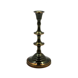 Bougeoirs coniques en métal classiques fini antique décoration de maison et de mariage bougeoir ensemble de 3 en vrac faits à la main - Product Image 1