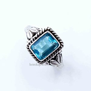 แหวนเงินแท้ทำด้วยมือ925พลอยบุษราคัมสีฟ้าเครื่องประดับสำหรับสตรีตัดขอบมรกตคุณภาพสูงตามสั่ง - Product Image 1