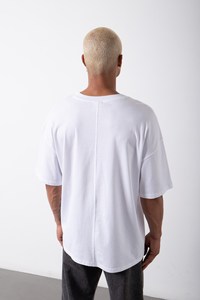 2023สบายๆในเมือง Oversize Drop ไหล่ปกติแขนเสื้อยืดผ้าฝ้าย100% ที่กำหนดเองพิมพ์ผู้ชาย Streetwear ที่มีคุณภาพสูง OEM รายการ - Product Image 4