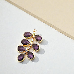 Dije de Amatista en Forma de Hoja de 4x6 mm, Plata de Ley 925 - Delicado Dije de Piedra Preciosa Morada - Dije Inspirado en la Naturaleza para Pendientes y Collares DIY - Product Image 1