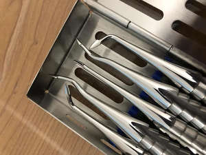 Elevadores Manuales de Precisión de Acero Inoxidable de Alta Calidad para Kit de Extracciones Atraumáticas con 5 Bandejas para Instrumentos - Product Image 2