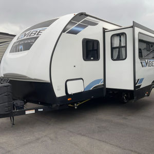 Meilleures ventes de caravanes d'occasion 2023 Forest River RVs Vibe 22RB 25 pieds, caravane légère pour 7/8 personnes, prête à l'emploi - Product Image 1