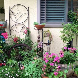 Treillis de jardin en métal pour plantes grimpantes, décoration de patio extérieur, résistant à la rouille, structure de support robuste - Product Image 1