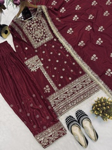 Vente en gros de costumes Panjabi, haut avec crêpe de soie naturelle lourde, costume Patiala pour femmes, vêtements de mariage et de fête - Product Image 2