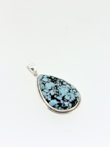 Pendentif ethnique pour femme en argent sterling massif 925 fait à la main avec pierre précieuse, collier en turquoise taille poire de 3 cm pour les fêtes, prix raisonnable - Product Image 3