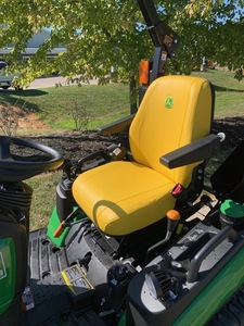 Tracteur utilitaire compact John Deere 1025R 22HP avec chargeur frontal, tracteur de jardin vert, tracteur à 4 roues motrices, multifonctionnel, agricole - Product Image 6