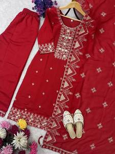 SÉQUENCE SPÉCIALE FESTIVAL BRODERIE SUR DESSUS EN TISSU DE SOIE ET PLAZZO AVEC ENSEMBLE DUPATTA - Product Image 6