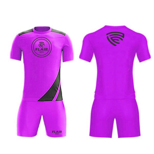 Conjuntos de uniformes de camiseta de fútbol de la mejor calidad OEM, diseño personalizado, transpirable y cómodo, para jóvenes jugadores masculinos, camiseta de fútbol - Product Image 5