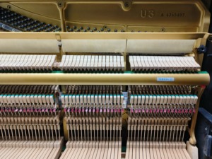 Piano Vertical Yamaha U3A Usado, Calidad Japonesa, Rendimiento Profesional, Listo para el Escenario, Sonido Claro y Potente U3 - Product Image 2
