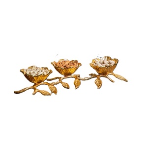 Plateau de service en aluminium moulé avec 3 bols en forme de feuille d'or pour le service de table des aliments et des fruits Plateau en métal - Product Image 1