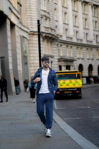 Ensemble survêtement homme en tissu interlock 420GSM personnalisé, coupe ajustée, sweat-shirt et jogging, couleur kaki vert, logo brodé, style premium - Product Image 4