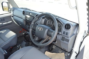 2025 para Toyota Land Cruiser LC79DC Dirección de mano derecha utilizada con asientos de tela - Product Image 4