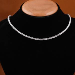 Élégant collier en argent sterling 925 avec diamants ronds Moissanite plaqués or 18 carats pour les fiançailles et les anniversaires - Product Image 5