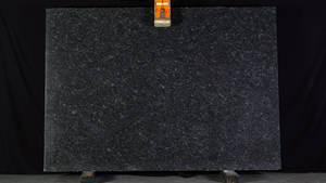 Losas de Granito Pulido Color Marrón Indio de Stone International, Garantía de por Vida para Pisos de Hoteles, Uso Interior y Exterior - Product Image 4