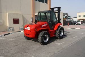 Chariot élévateur tout-terrain Manitou M50-4 4x4 d'occasion 2008 avec cabine, capacité de levage élevée, pour la manutention en entrepôt et en cour - Product Image 6