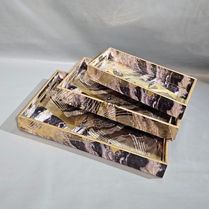 Bandeja de madera de acacia hecha a mano con diseño abstracto brillante Estética moderna única para servir y exhibir con estilo - Product Image 2