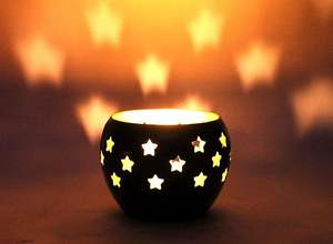 Portavelas votivo decorativo de metal dorado con elegante patrón de celosía ideal para centro de mesa de boda y decoración de interiores - Product Image 4