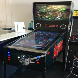 Machine à flipper robuste, idéale pour les salles de jeux et les configurations de jeux à domicile, offrant des performances constantes et attrayantes - Product Image 3