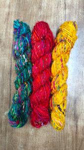 Hilo de seda Sari tejido a mano teñido multicolor natural, hilo de seda 100% ecológico hecho a mano - Product Image 2