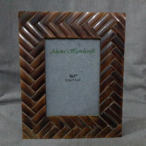 Marco de Fotos Ecológico de Latón Hecho a Mano con Incrustaciones de Hueso para Decoración del Hogar, Oficina o Sala de Estar, Listo para Regalo, Marcos de Fotos en Venta - Product Image 1