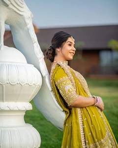 Lehenga Choli de Novia con Bordado Intenso, Moderno y Elegante para Bodas, Fiestas y Compromisos, en Oferta Online - Product Image 2