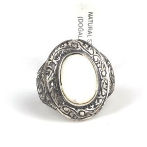 Anillo de Plata de Ley 925 para Hombre, Estilo Pluma, con Piedra Rectangular Ovalada de Nácar e Incrustaciones en Bisel - Product Image 2