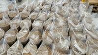 Granulés de bois de pin très demandés, diamètre 6 mm, densité 600-800 kg/m³, longueur 10-40 mm, humidité 4 %, teneur en cendres 0,3 %
