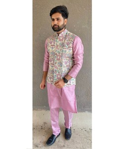 Indian PathaniThobeKurtaPajama Set para hombres en Khadi Winter Fabric con el último diseño de cadena de botones en el cuello - Product Image 5