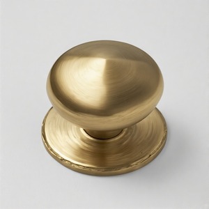 Perilla GemGrip Victorian Bloom hecha a mano perilla de puerta de latón elegante acabado antiguo para puertas de madera clásicas y casas patrimoniales - Product Image 2