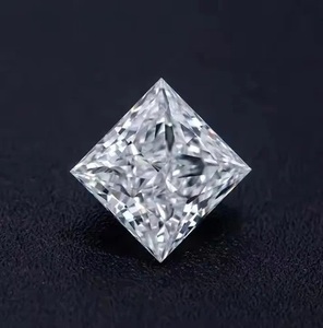 Diamant de luxe de forme princesse, 1,5 carat, série nuptiale de luxe, signature de designer - Product Image 2