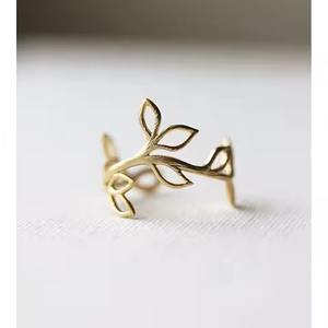 Anillo de Servilleta Decorativo de Metal Chapado en Oro con Diseño de Hoja para Decoración de Mesa de Comedor - Product Image 6