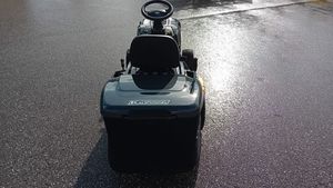 Tractor Cortacésped Industrial Cub Cadet LT3 R102 de 28V con Caja Recolectora para Corte de Césped, Venta al Por Mayor Original - Product Image 4