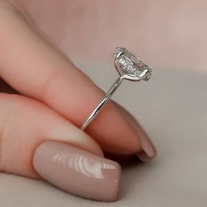 Anillo de compromiso de Halo oculto de diamante cultivado en laboratorio de corte ovalado con piedra lateral, Diamante de corte redondo, anillo de regalo de aniversario de oro sólido de 10KT - Product Image 2