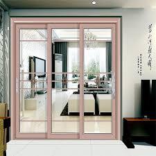 Puerta corrediza de aluminio y vidrio con malla de acero inoxidable resistente a la corrosión, ideal para espacios interiores y exteriores contemporáneos. - Product Image 4