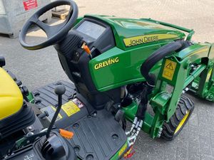 Tracteur John Deere 1025R de qualité industrielle avec godet et chargeur arrière / Mini-chargeuse arrière 4x4 de construction - Product Image 3