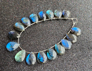 Perles de pierres précieuses à facettes en forme de poire en Labradorite bleue naturelle pour la fabrication de bijoux pour les artisans et les fabricants de bijoux - Product Image 2