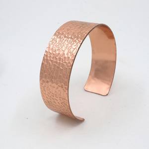 Bracelet de manchette large réglable fait à la main en cuivre martelé breloque de mode Mehak Impex laiton classique pour cadeau d'anniversaire - Product Image 1