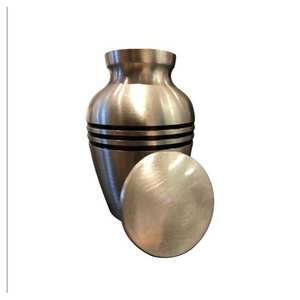 Urne pour animaux de compagnie en métal à forte demande fabriquée en Inde Fabricant de fournitures de crémation funéraire de qualité supérieure - Product Image 3