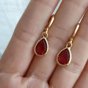 Boucles d'oreilles en rubis, forme poire, clous, argent sterling 925, plaqué or 14 carats, bijoux faits à la main, cadeau pour elle - Product Image 1