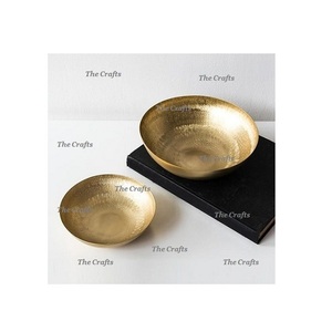 Fabuloso diseño de tazón decorativo de aluminio color dorado con tazón para servir chocolate de alta calidad a bajo precio. - Product Image 1